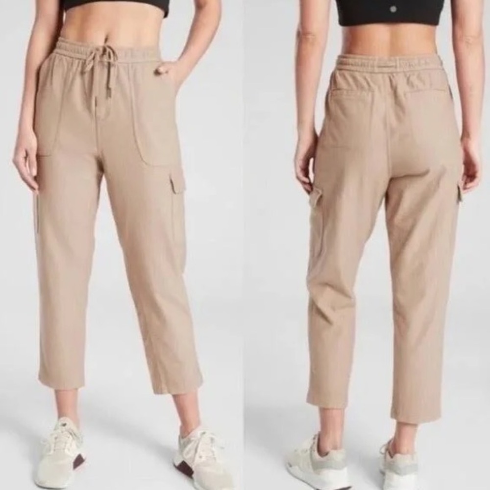 Athleta Farallon Cargo Crop pants in the color Silt Taupe Women’s size 6
